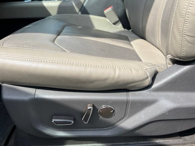 Used 2019 Ford Expedition Limited w/ Equipment Group 302A AWD/4WD image 25