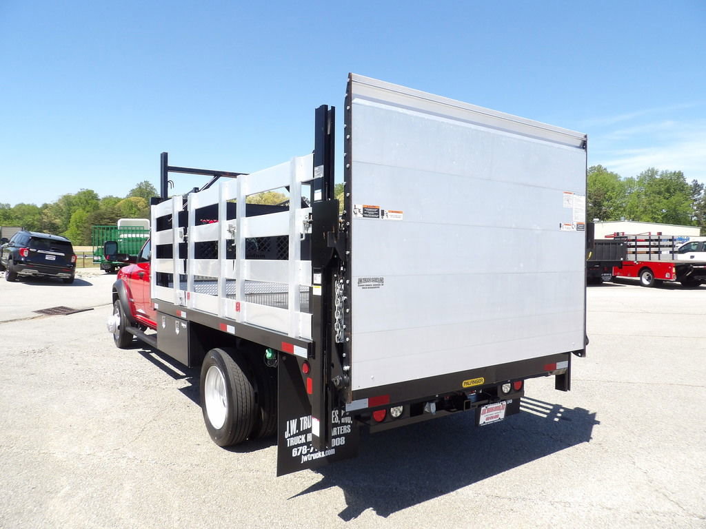 Used 2021 RAM 5500 Tradesman w/ Chrome Appearance Group RWD image 5