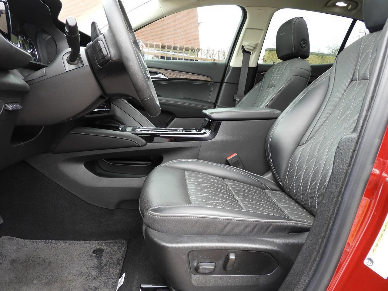 Used 2022 Buick Envision Avenir w/ Technology Package II image 16