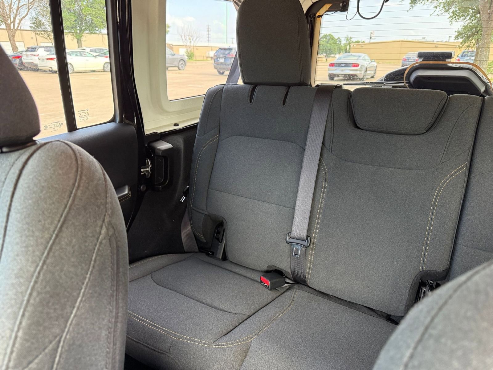 Used 2025 Jeep Wrangler Unlimited Sahara AWD/4WD image 39