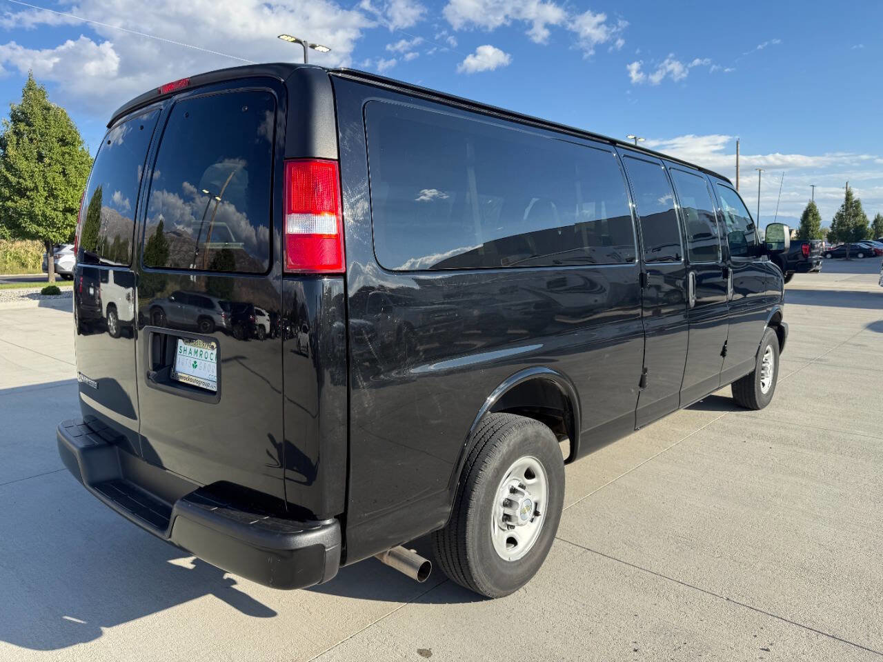 Used 2023 Chevrolet Express 3500 LS image 3