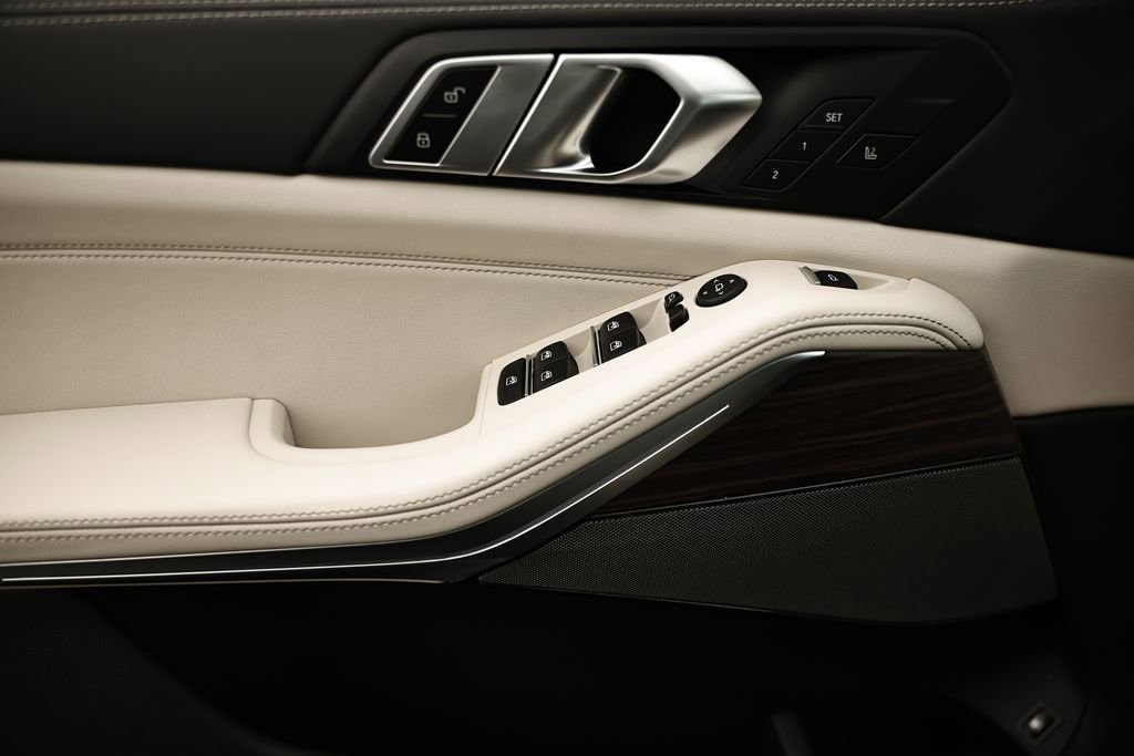 New 2026 BMW X5 xDrive50e w/ Executive Package image 14