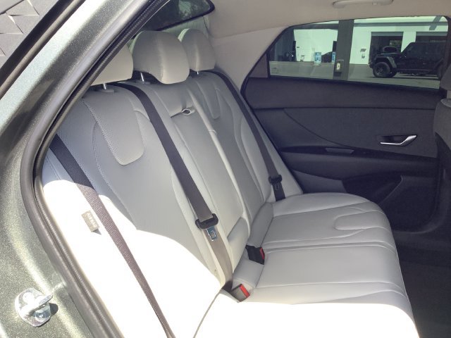 Used 2025 Hyundai Elantra Limited FWD image 34