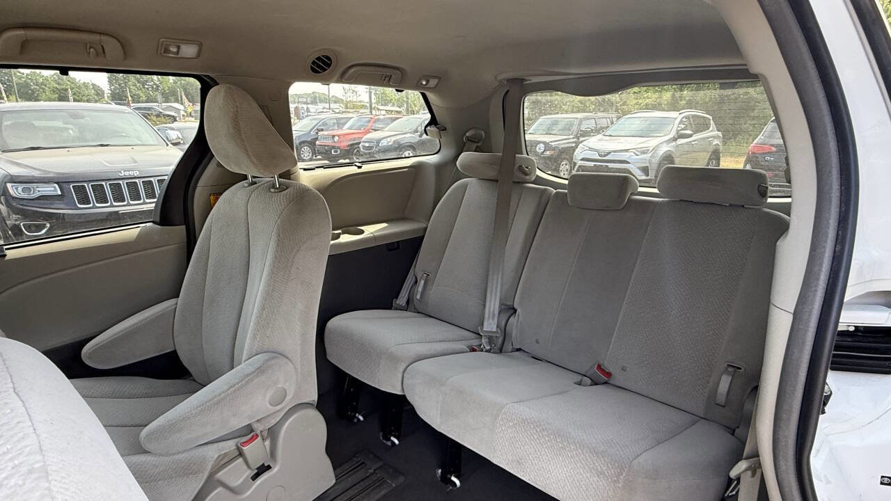 Used 2011 Toyota Sienna LE FWD image 13