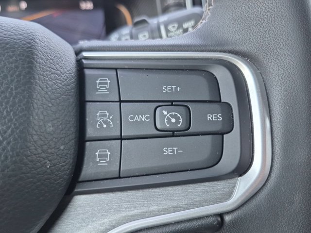Used 2025 Jeep Wagoneer L Series II AWD/4WD image 14