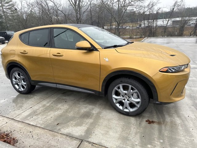Used 2024 Dodge Hornet R/T Plus image 2