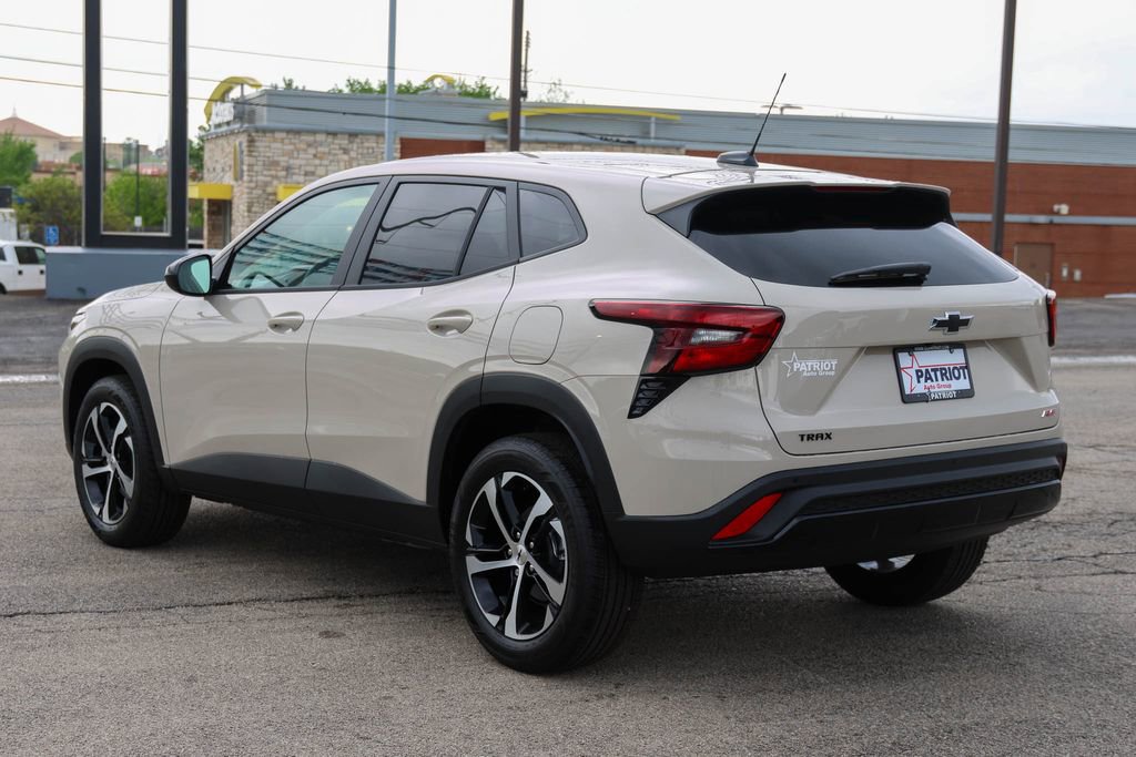 New 2026 Chevrolet Trax RS w/ Sunroof Package FWD image 5