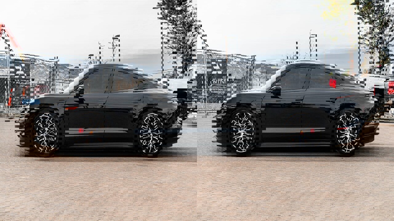 Used 2021 Porsche Taycan 4S image 3