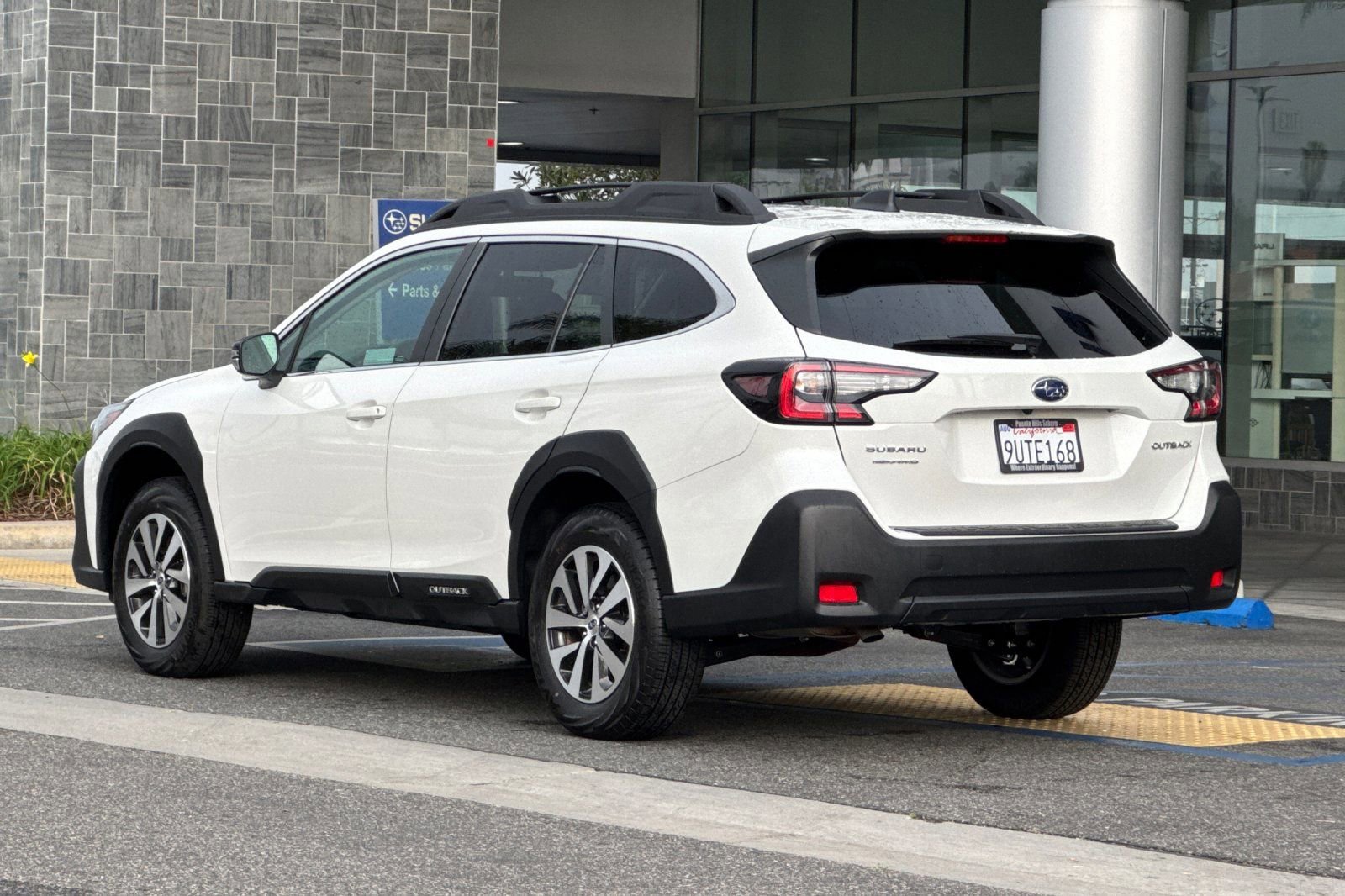 Used 2025 Subaru Outback Premium image 6