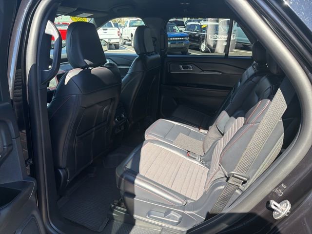 Used 2025 Ford Explorer ST-Line w/ ST-Line Street Pack image 21