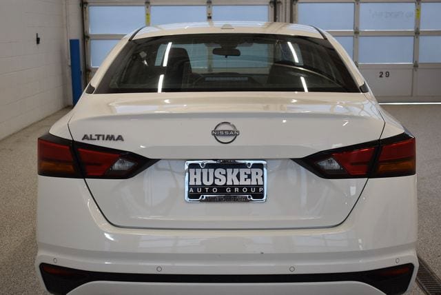 Used 2025 Nissan Altima 2.5 SV FWD image 11
