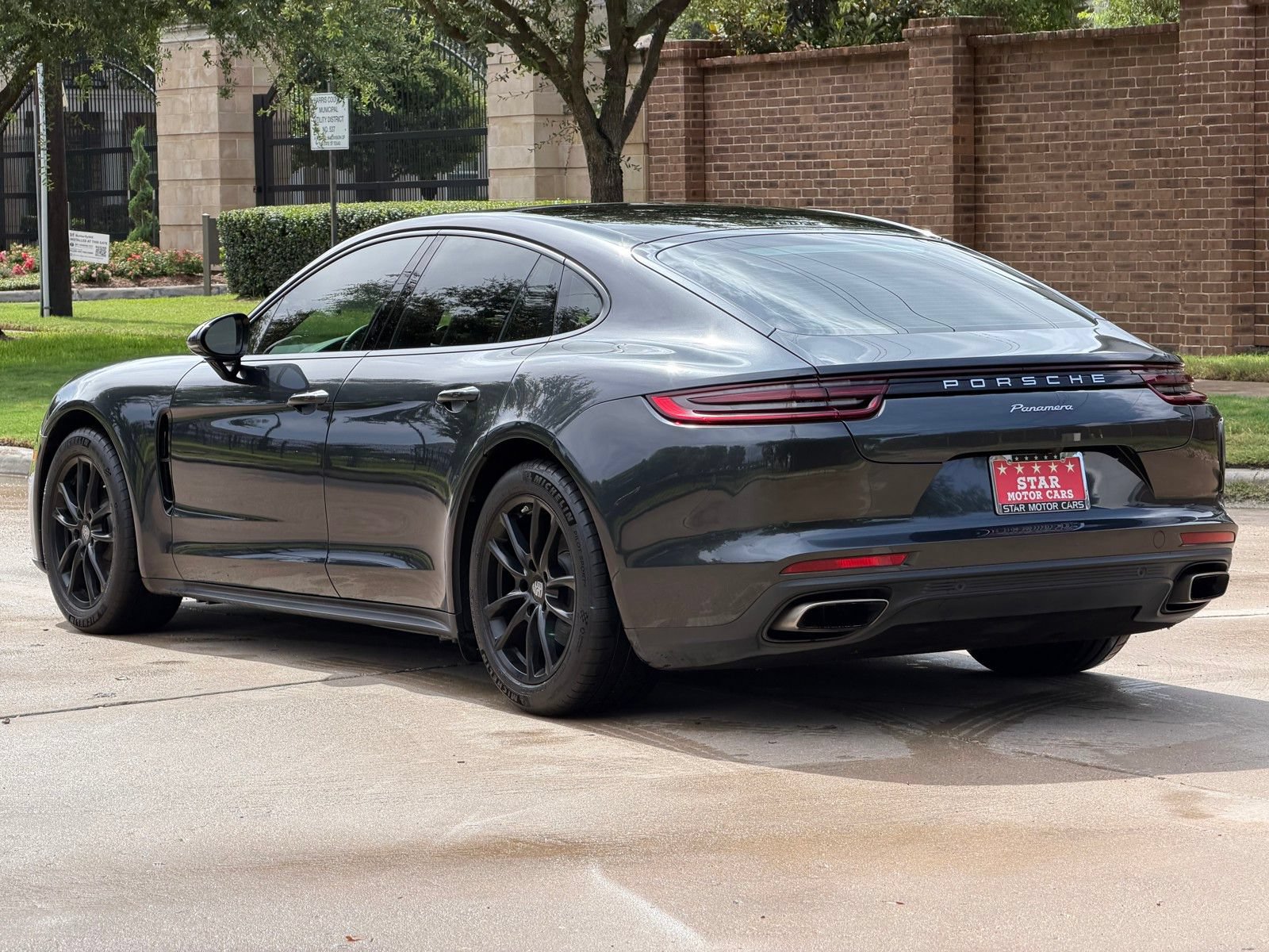 Used 2017 Porsche Panamera image 16