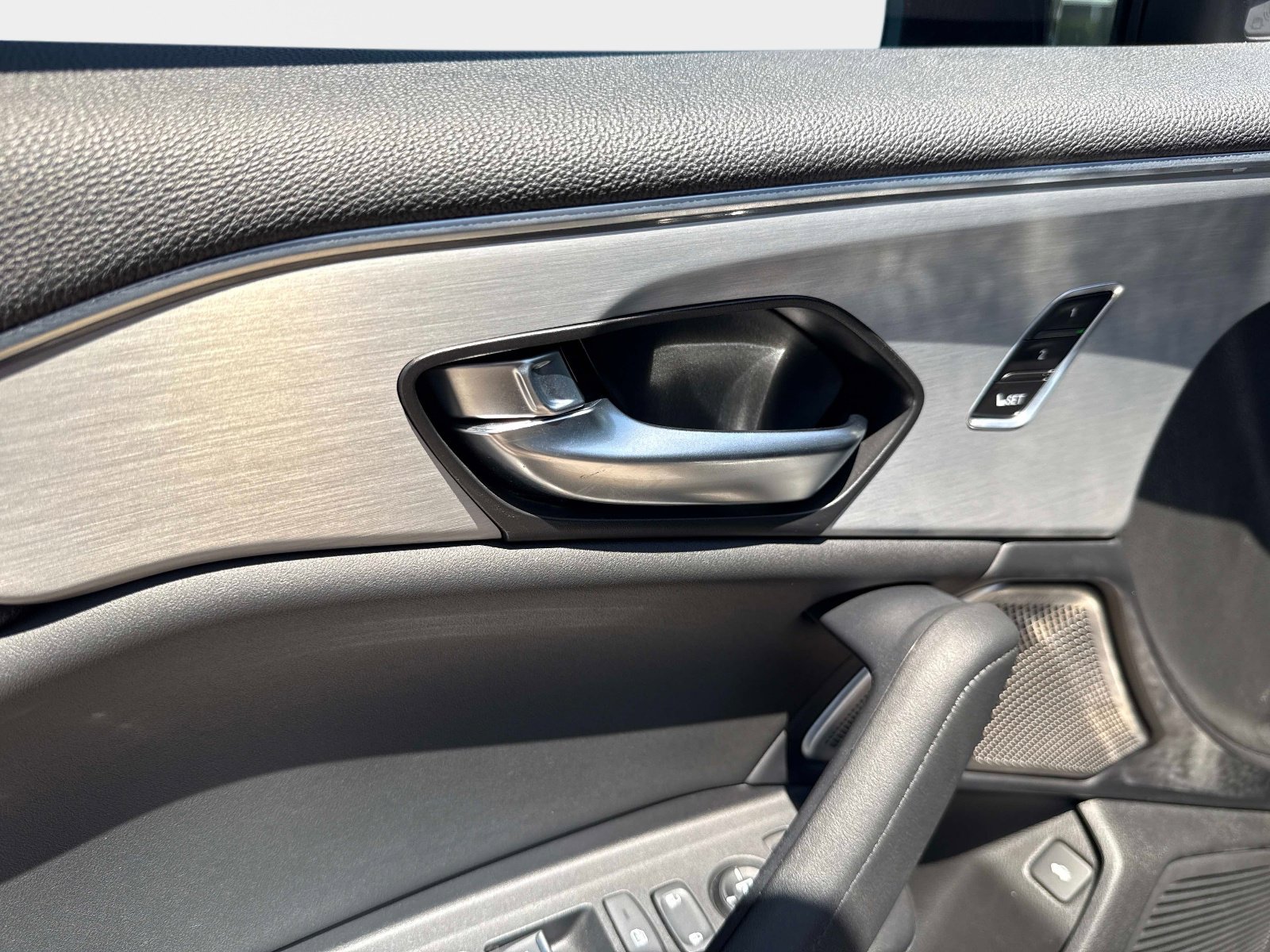 Certified 2025 Acura TLX w/ Technology Package image 17