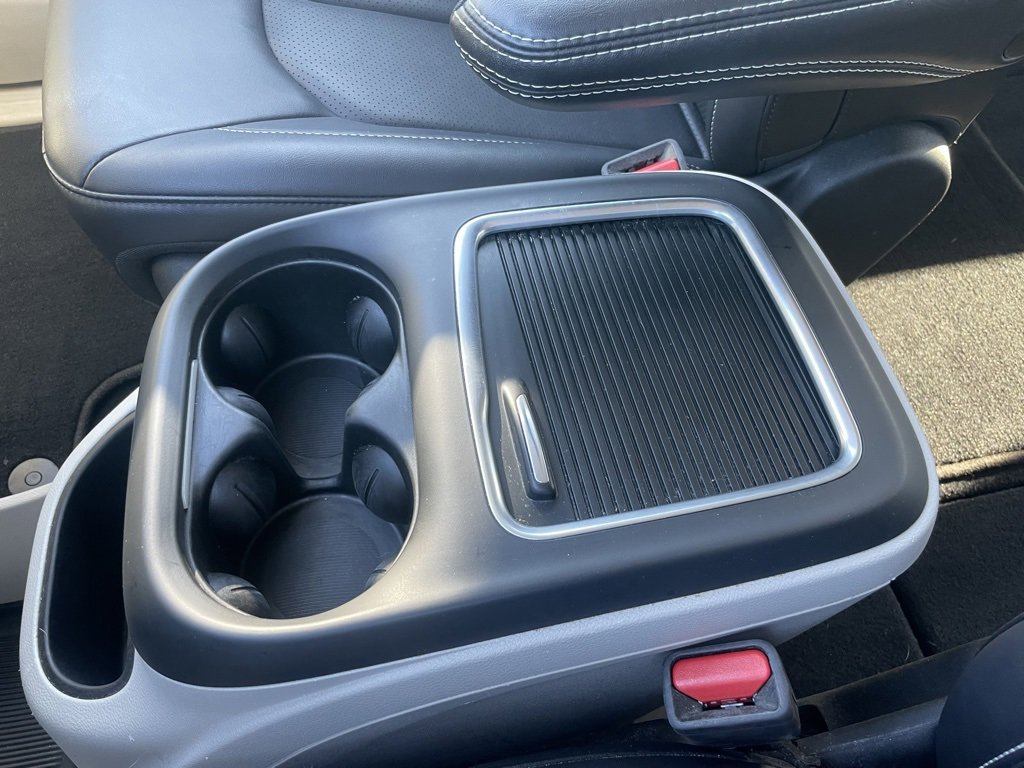 Used 2024 Chrysler Pacifica Touring-L image 49