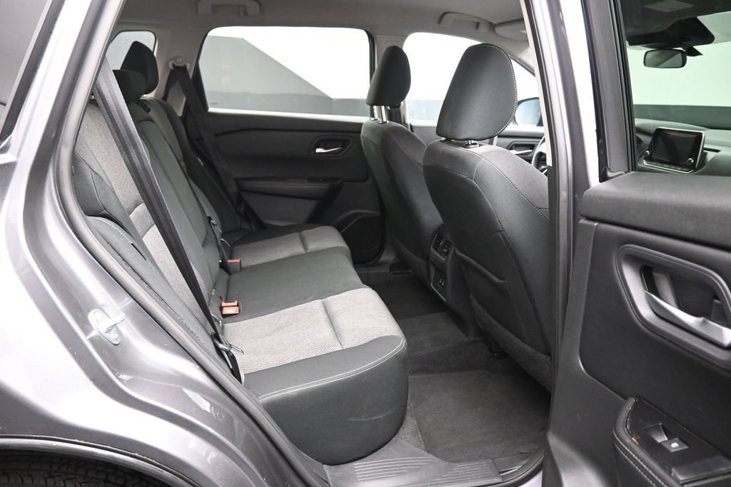 Used 2024 Nissan Rogue SV FWD image 22