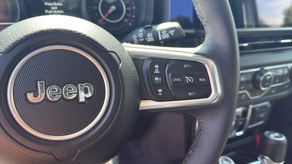 Used 2025 Jeep Wrangler Unlimited Sahara AWD/4WD image 26