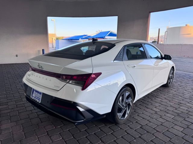 Used 2024 Hyundai Elantra Limited image 5