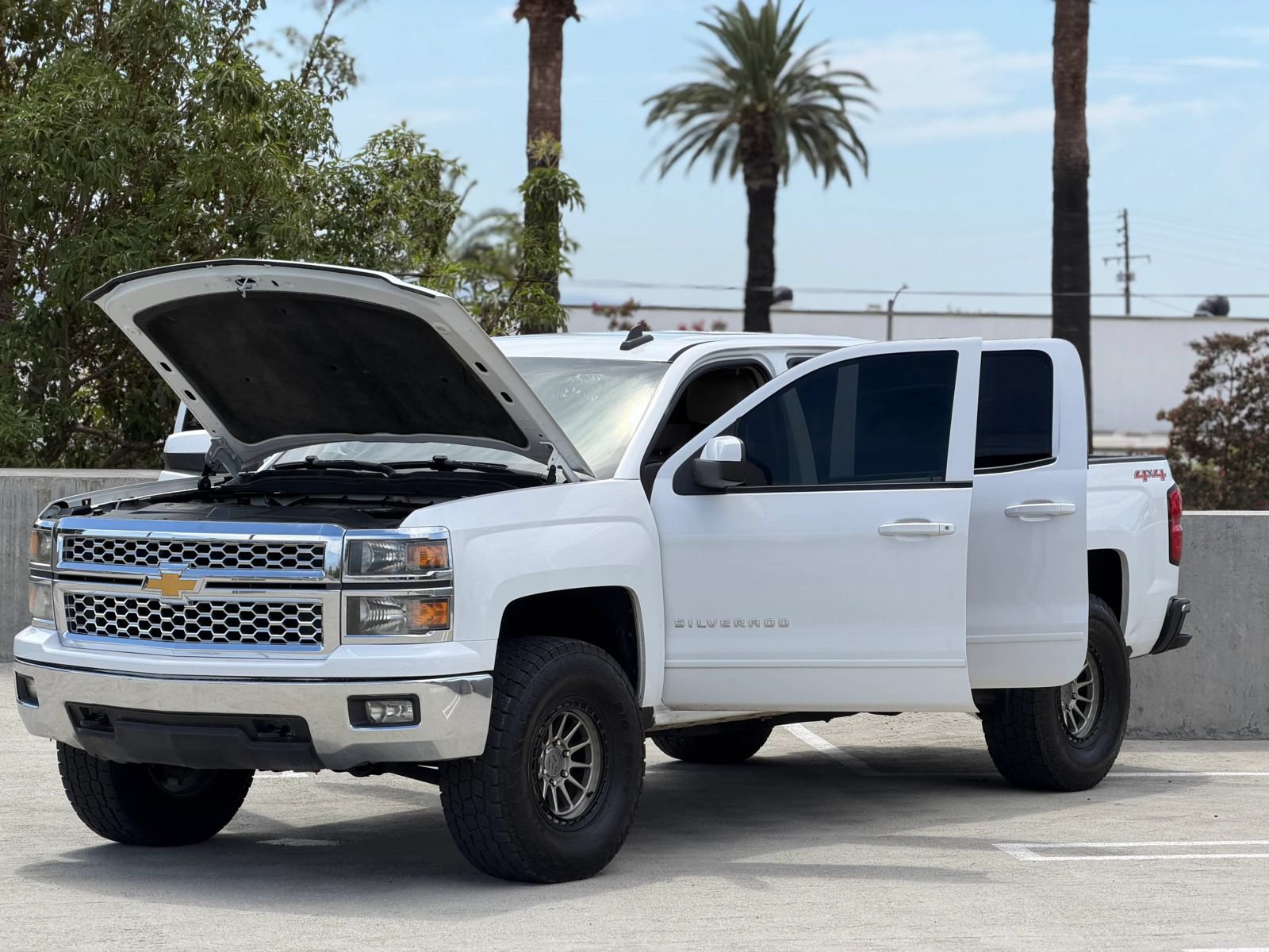 Used 2015 Chevrolet Silverado 1500 LT w/ LT Convenience Package AWD/4WD image 3