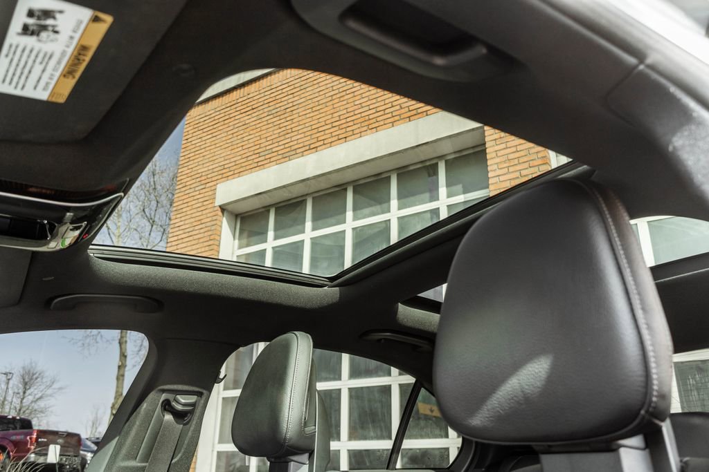 Used 2023 Mercedes-Benz C 300 4MATIC Sedan image 10