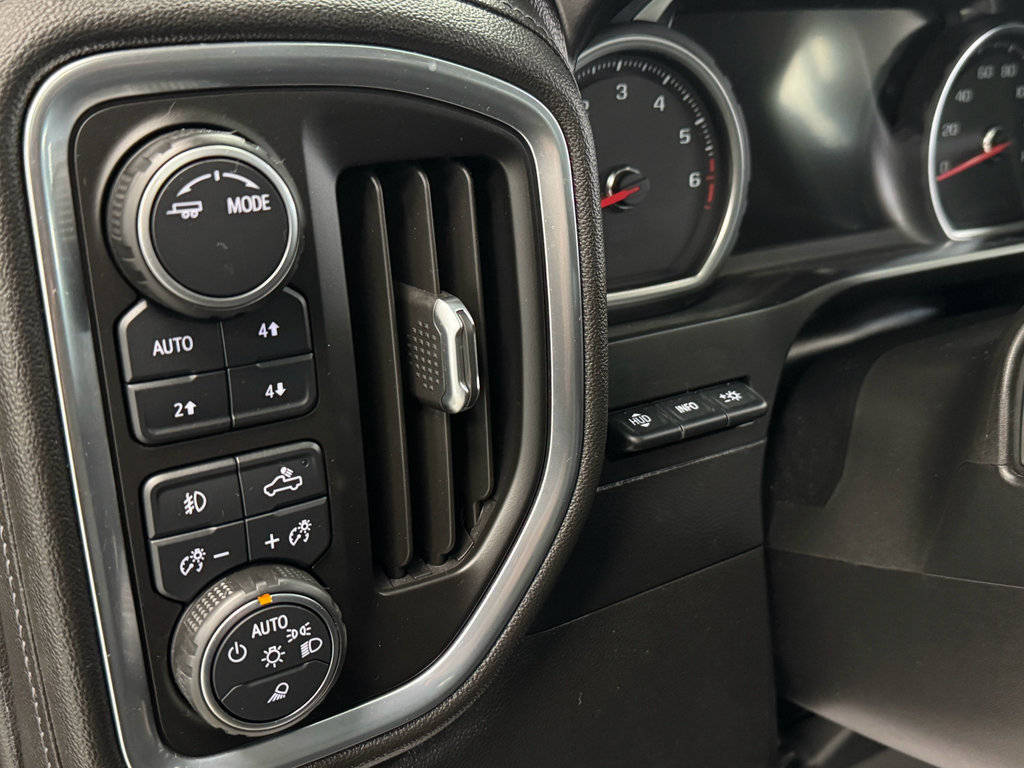 Used 2021 Chevrolet Silverado 1500 LTZ w/ Technology Package AWD/4WD image 17