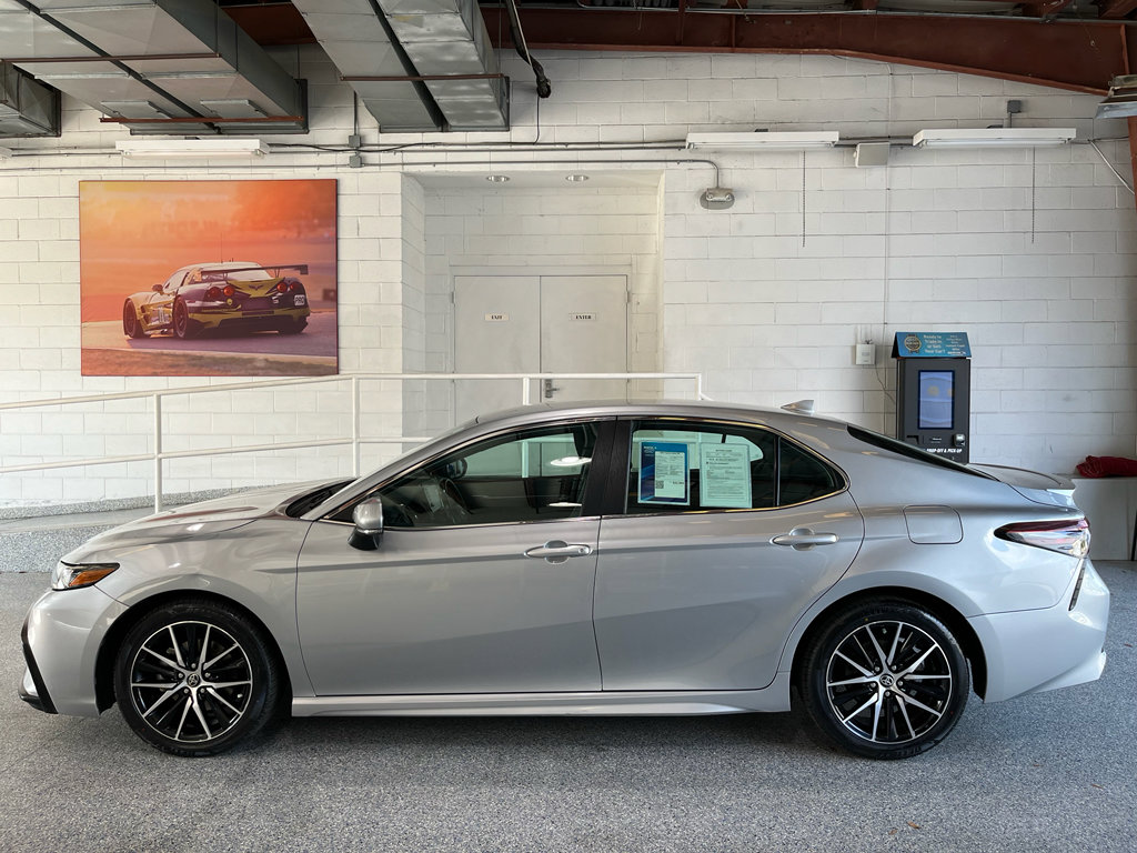 Used 2023 Toyota Camry SE FWD image 5