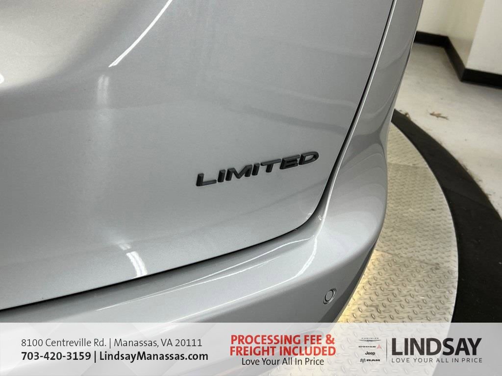 New 2026 Chrysler Pacifica Limited w/ S Appearance Package FWD image 9