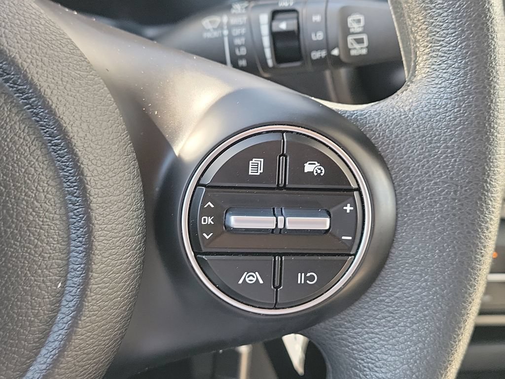 Used 2025 Kia Soul LX FWD image 10