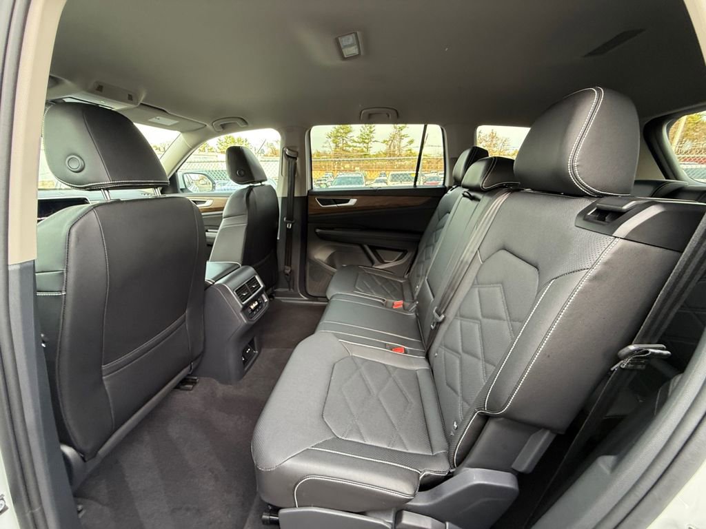 Used 2025 Volkswagen Atlas SE image 21