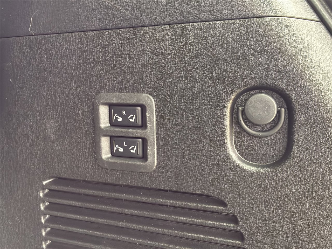 Used 2020 Nissan Armada Platinum w/ Platinum Reserve Package image 22