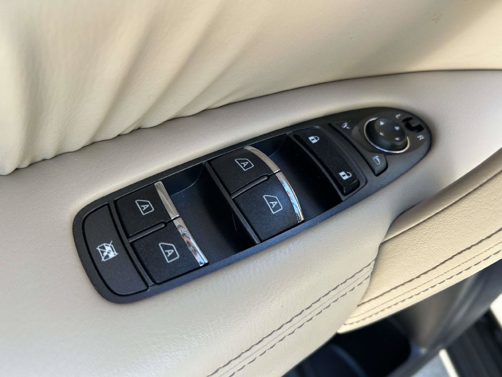 Used 2022 Nissan Armada Platinum w/ Captain's Chairs Package RWD image 18