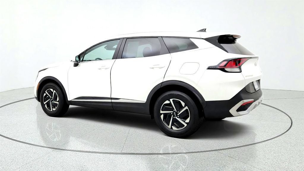 Used 2023 Kia Sportage LX AWD/4WD image 7