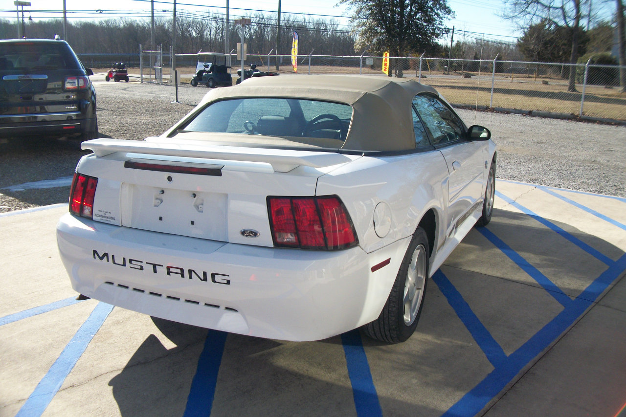 Used 2004 Ford Mustang Deluxe Convertible image 3