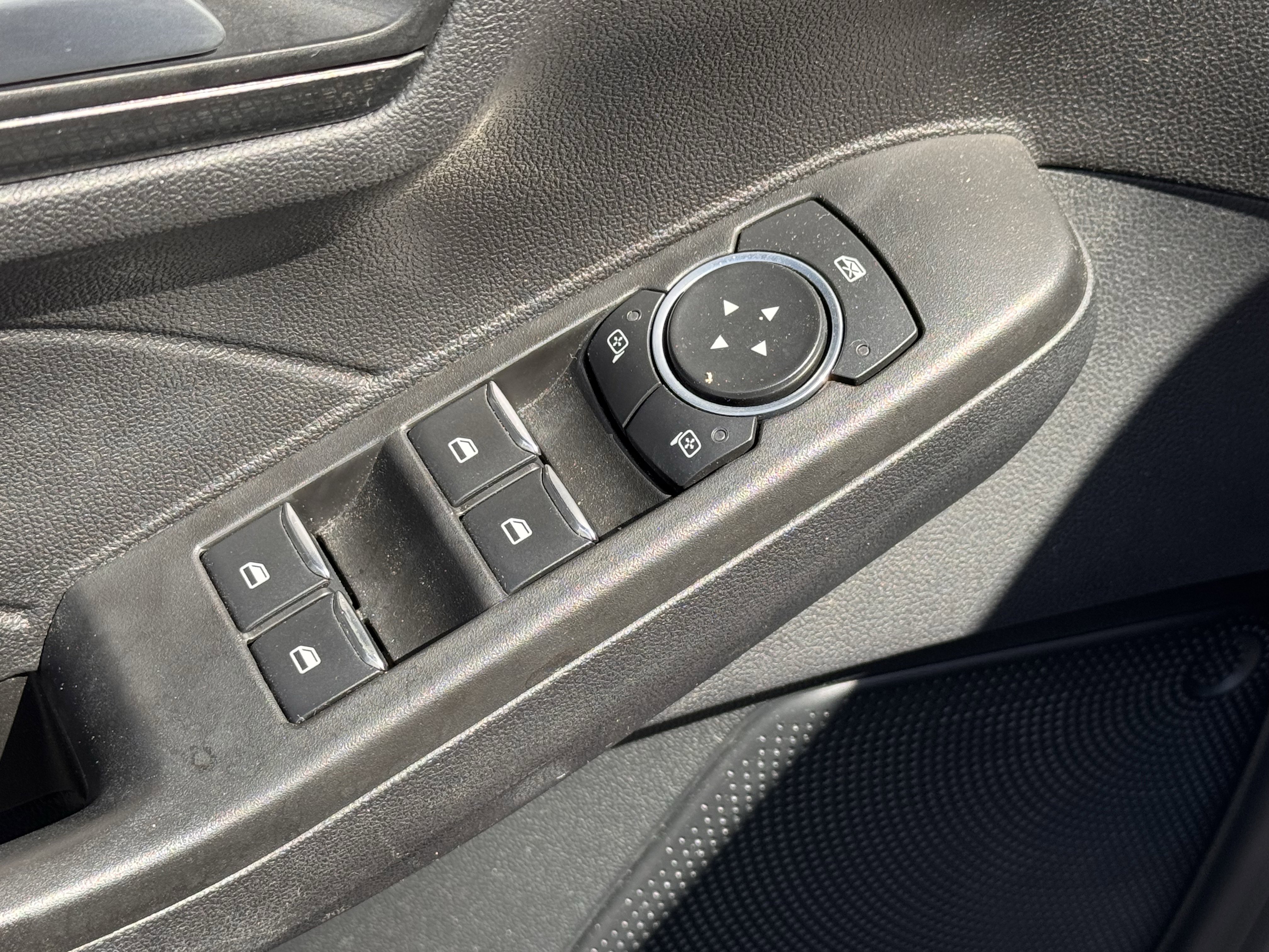 Used 2021 Ford Escape SEL w/ SEL Stealth AWD Package image 5