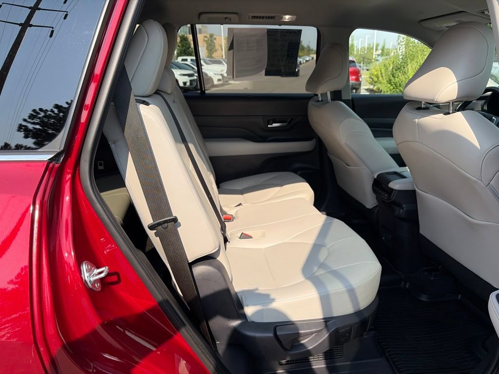 Used 2025 Toyota Grand Highlander AWD Hybrid image 17