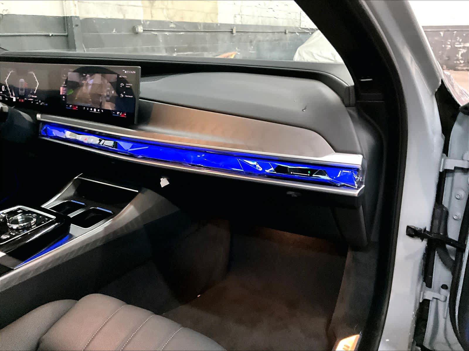 Used 2025 BMW 760i xDrive AWD/4WD image 18