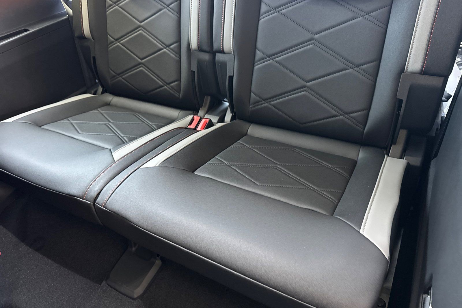 New 2025 Volkswagen Atlas Peak Edition SE image 15