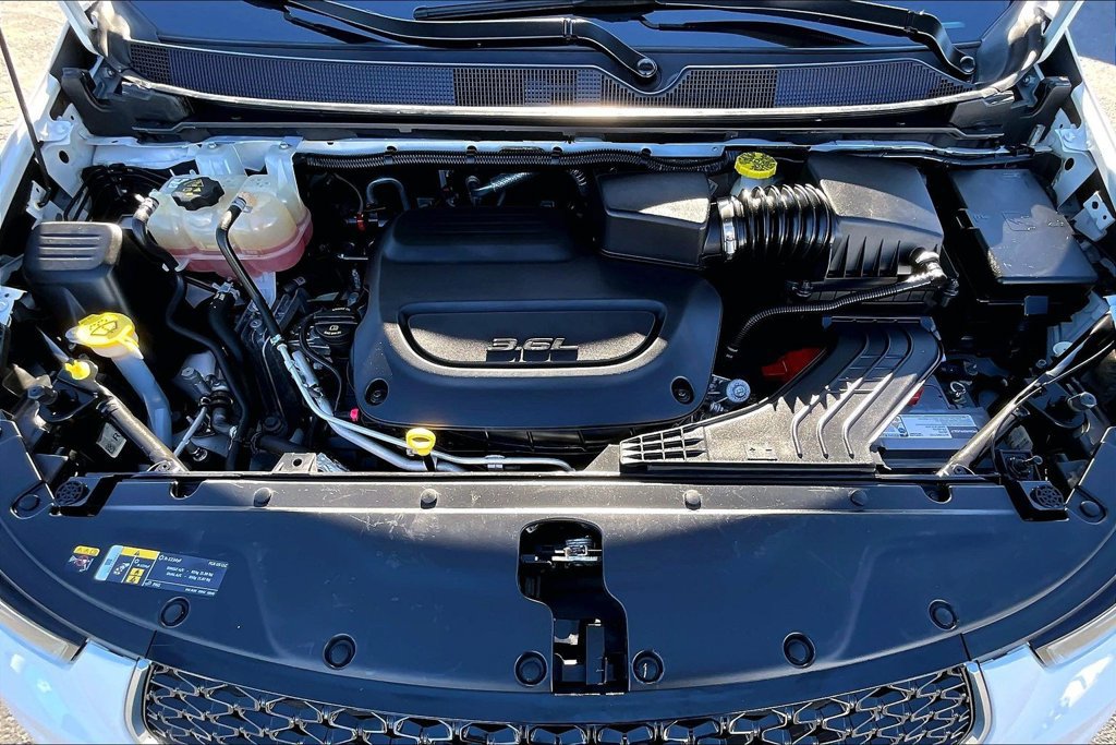 Used 2022 Chrysler Pacifica Touring-L FWD image 5