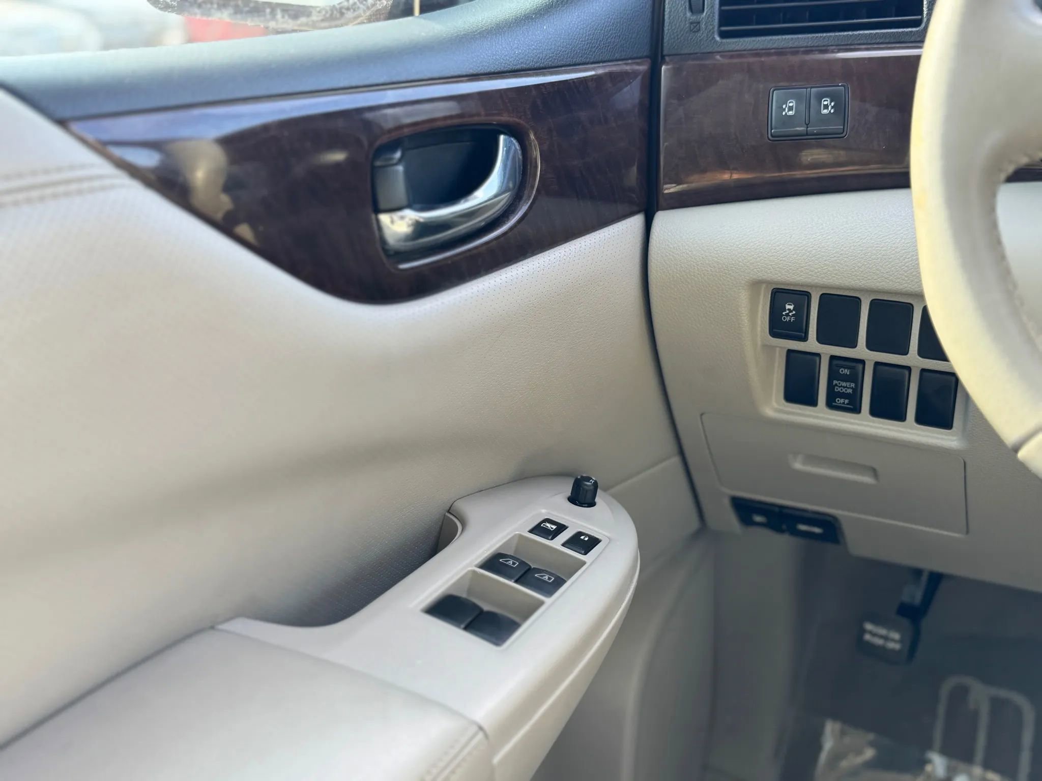 Used 2012 Nissan Quest SV image 27