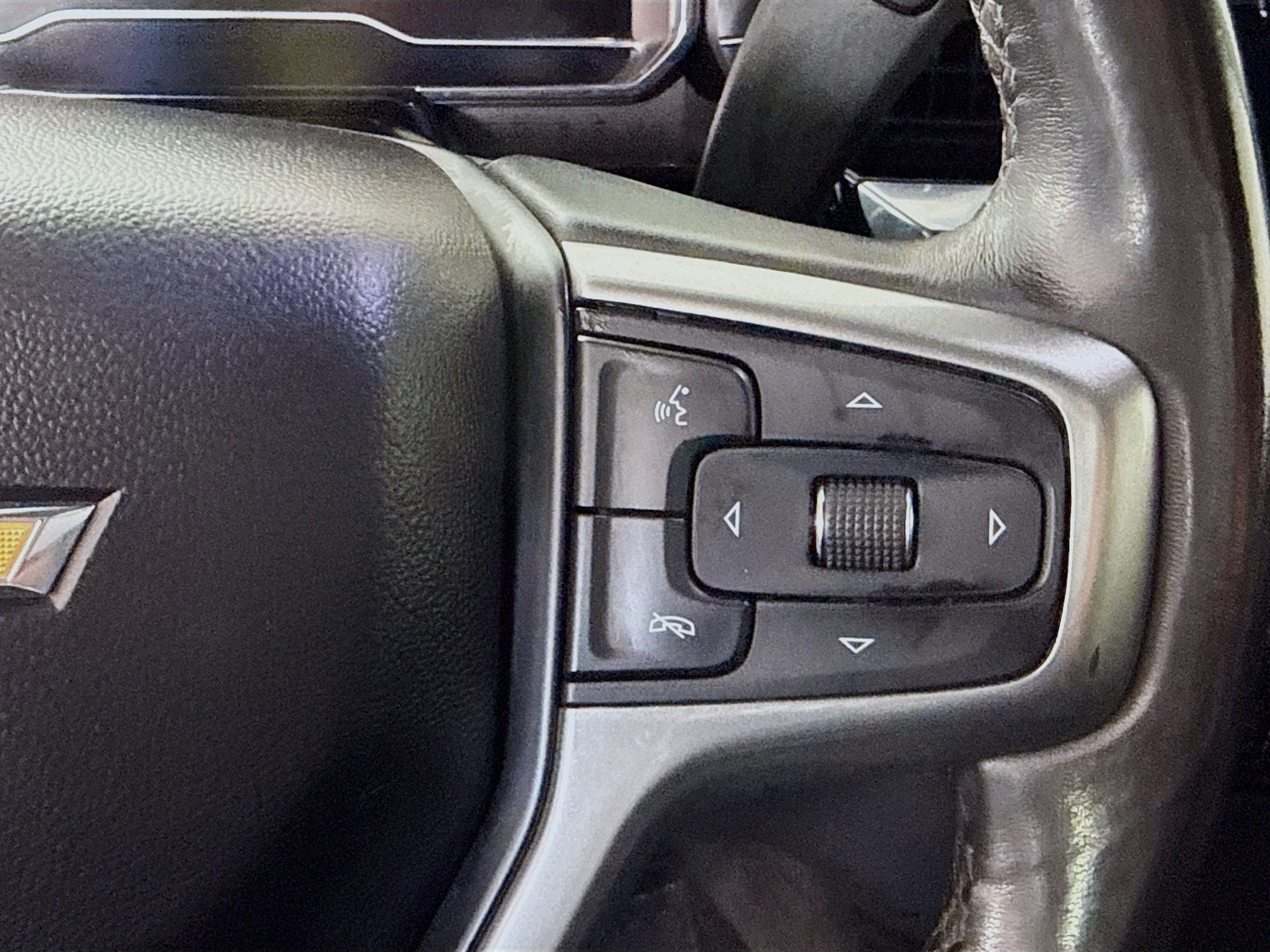 Used 2023 Chevrolet Silverado 1500 LT AWD/4WD image 15