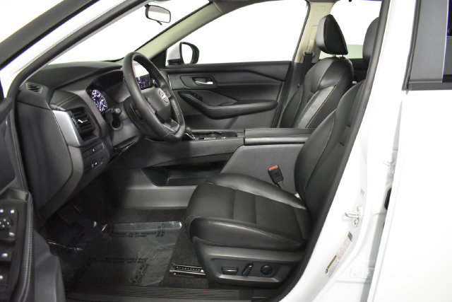 Certified 2025 Nissan Rogue SV w/ SV Premium Package FWD image 11