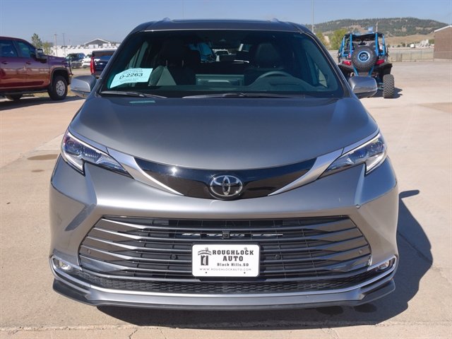 Used 2026 Toyota Sienna Platinum AWD/4WD image 6