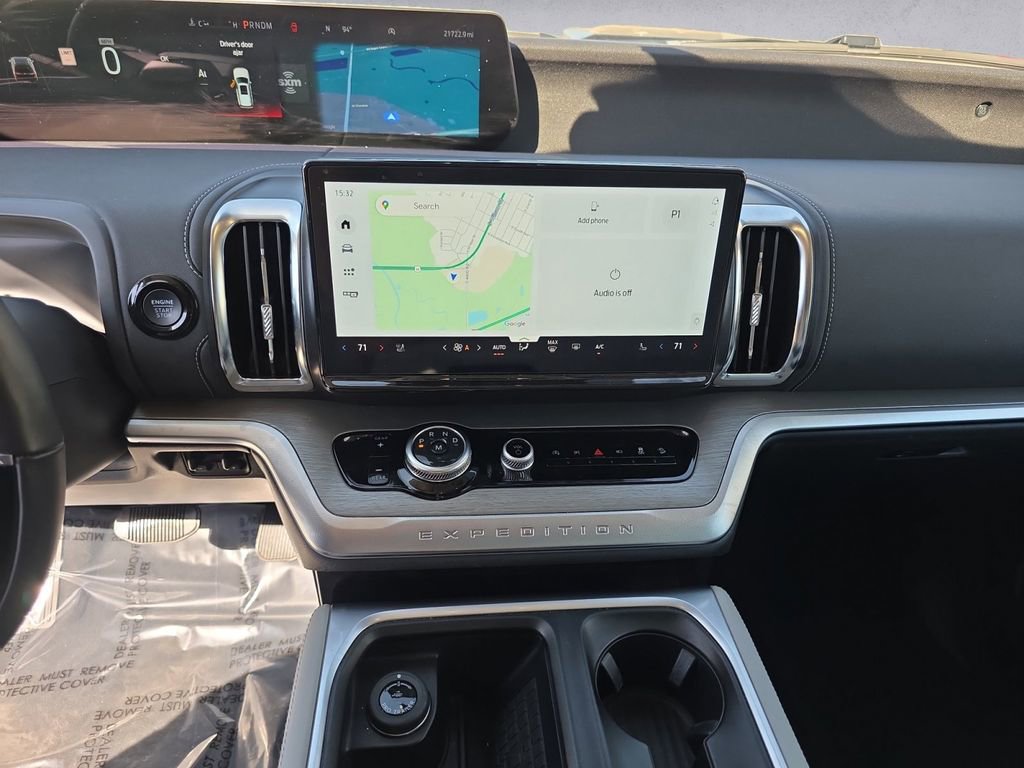 Used 2025 Ford Expedition Platinum image 11