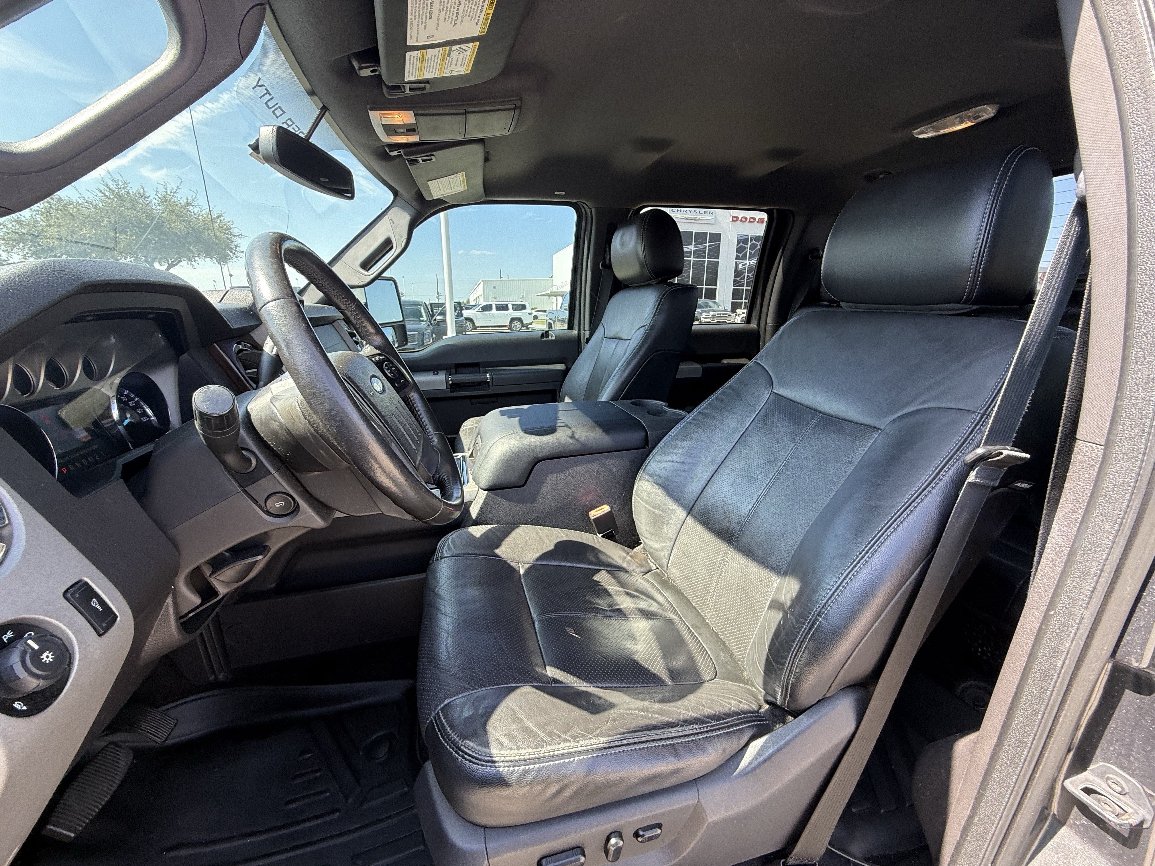 Used 2015 Ford F250 Lariat w/ Lariat Interior Package AWD/4WD image 28