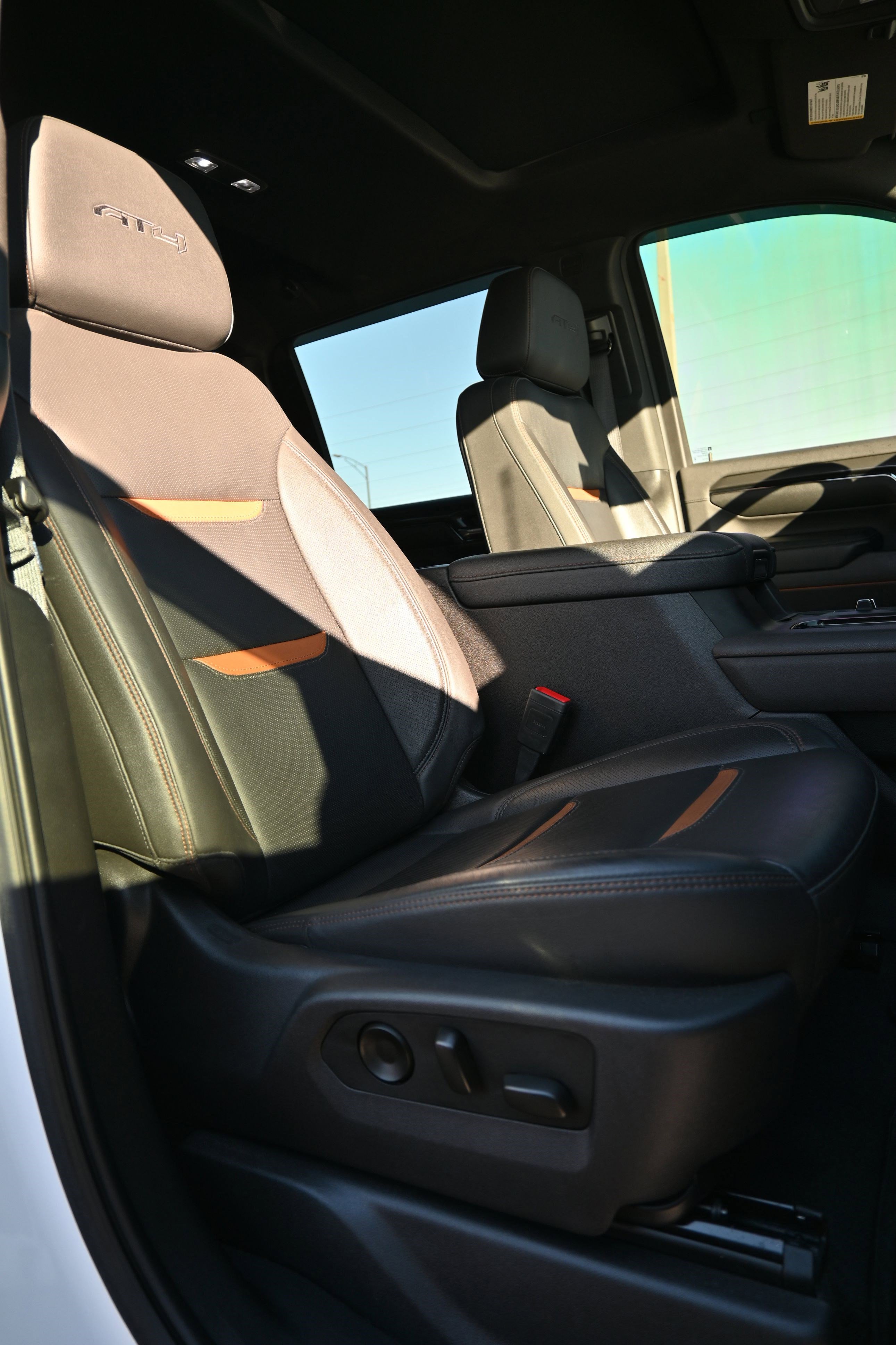 Used 2024 GMC Sierra 2500 AT4 w/ AT4 Premium Plus Package image 34