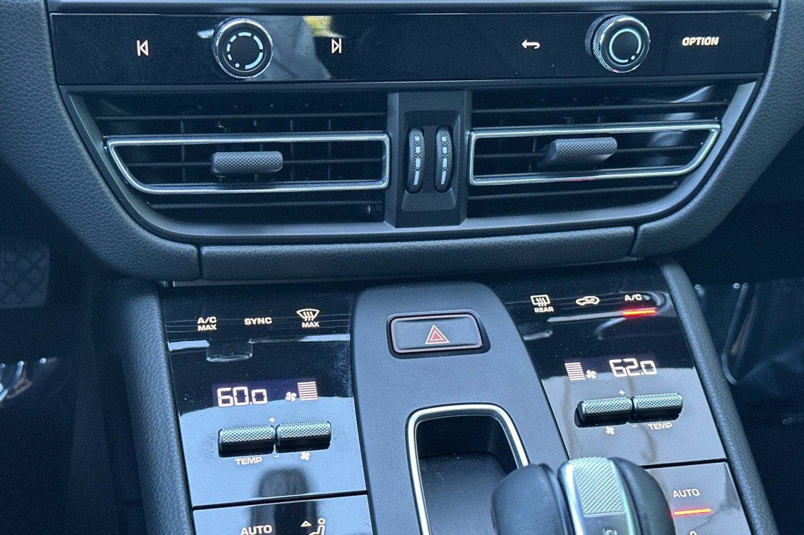 Certified 2023 Porsche Macan S AWD/4WD image 21