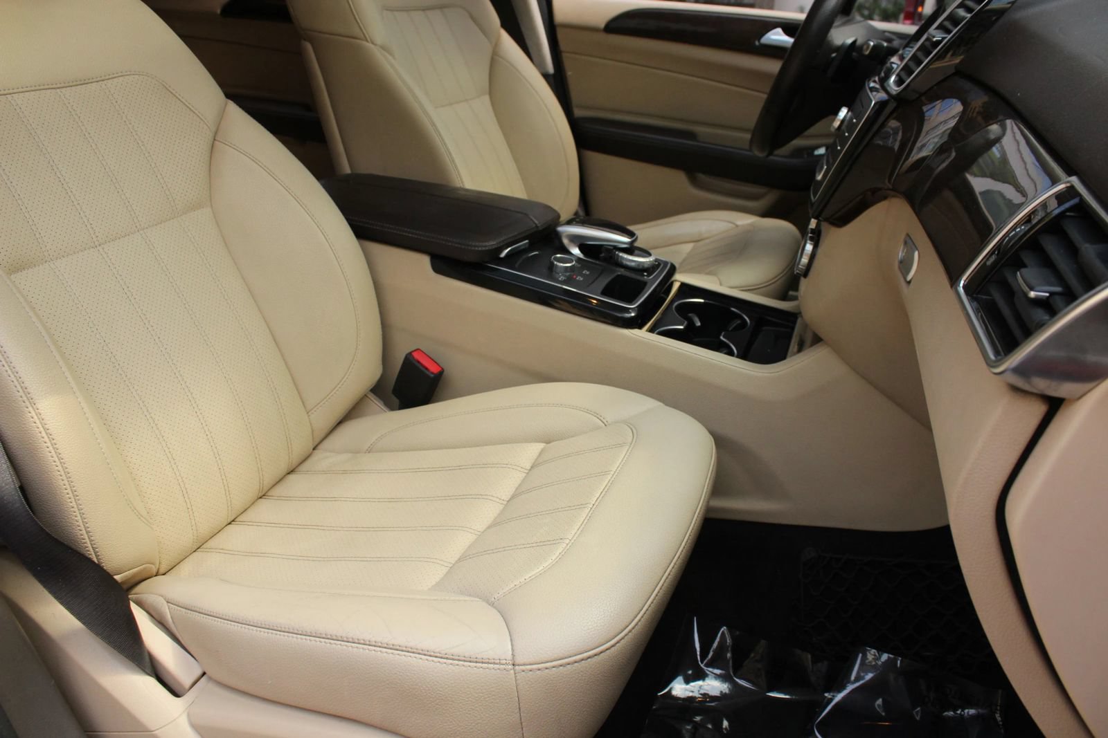 Used 2016 Mercedes-Benz GLE 350 w/ Premium Package image 26
