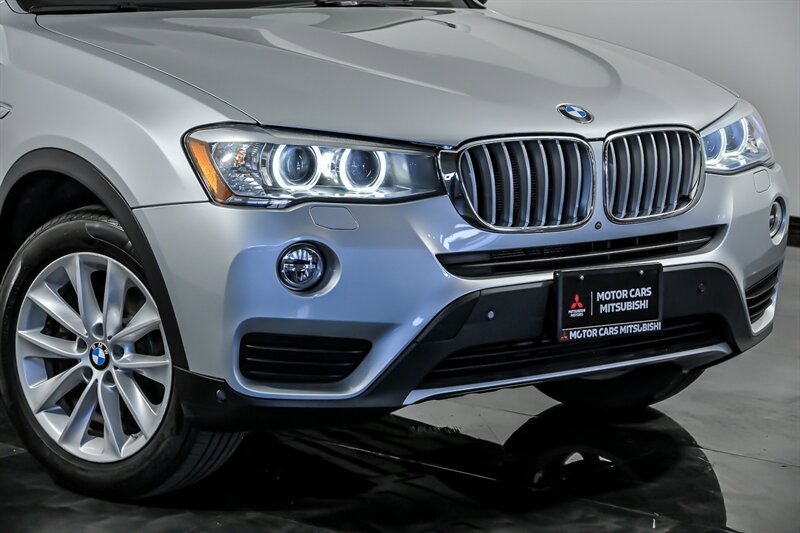 Used 2017 BMW X3 xDrive28i AWD/4WD image 2