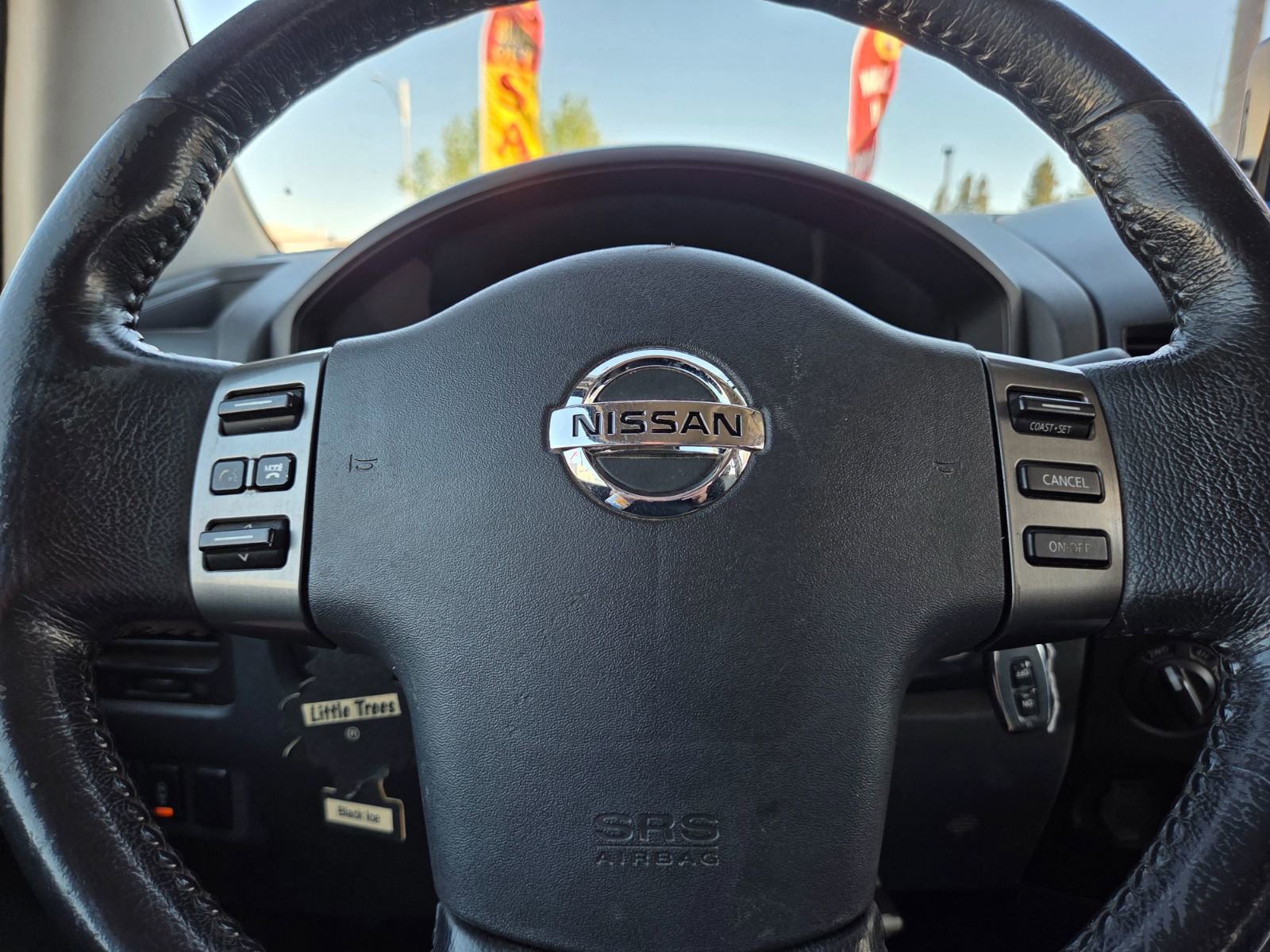 Used 2011 Nissan Titan SV w/ SV Premium Utility Pkg image 17