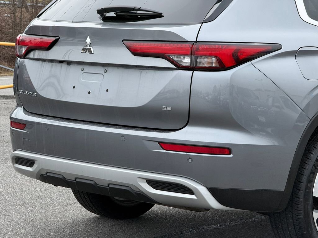 Used 2024 Mitsubishi Outlander SE image 6