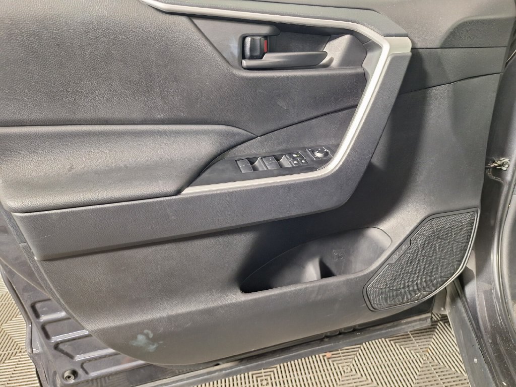 Used 2025 Toyota RAV4 LE FWD image 29